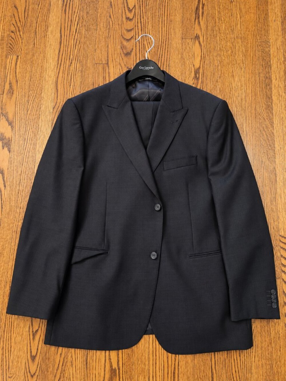 Guy Laroche Paris Men's Charcoal Wool Suit – Size 46R